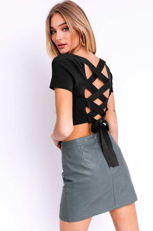 SHORT SLEEVE CRISS CROSS BACK KNIT TOP